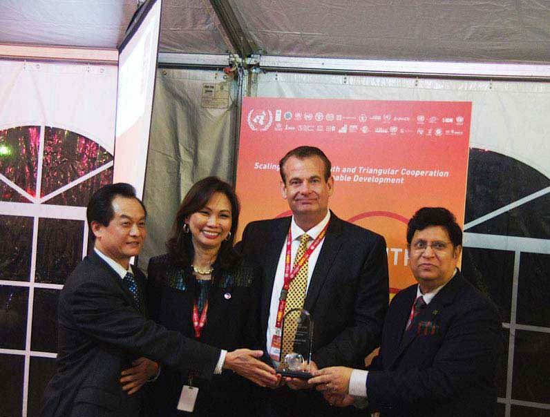 ADEC Innovations CEO Receives UN Visionary Award Photo